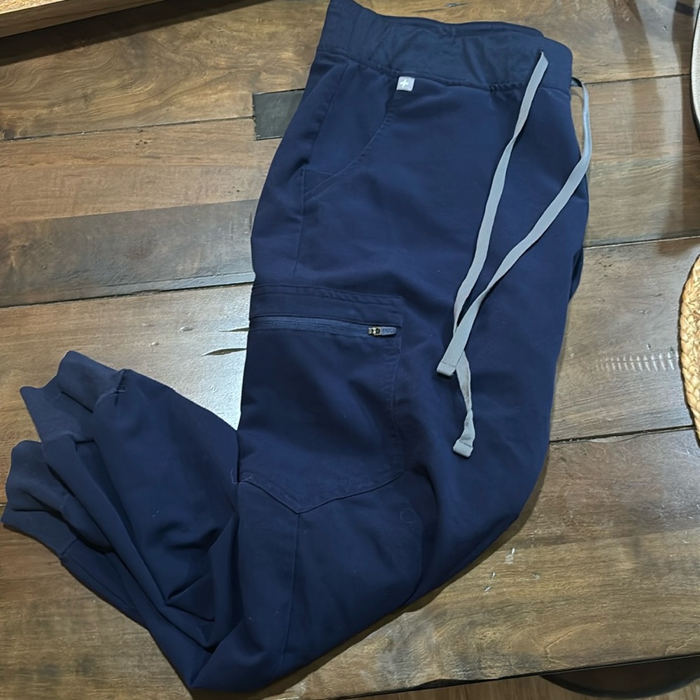 Large petite Figs joggers